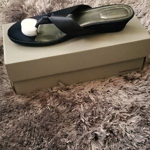 Gariana Kennerh Cole Sandles